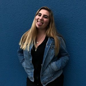 Meet your Posher, Caitlin